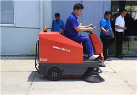 掃地機 (2).jpg 掃地機 (2).jpg