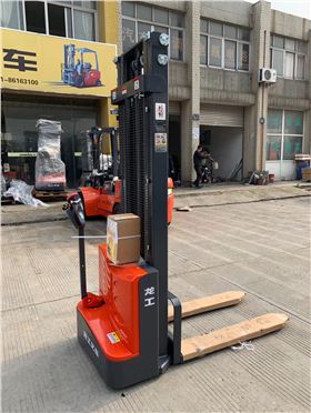 龍工電動堆高車 龍工電動堆高車