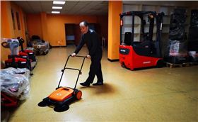 電動(dòng)叉車(chē)