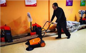 電動(dòng)叉車(chē)