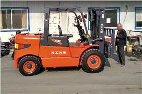 小五噸龍工叉車(chē)