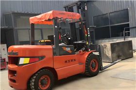 小五噸龍工叉車(chē)