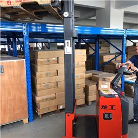 配重式電動(dòng)堆高車