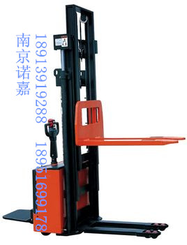 電動(dòng)堆高機(jī)