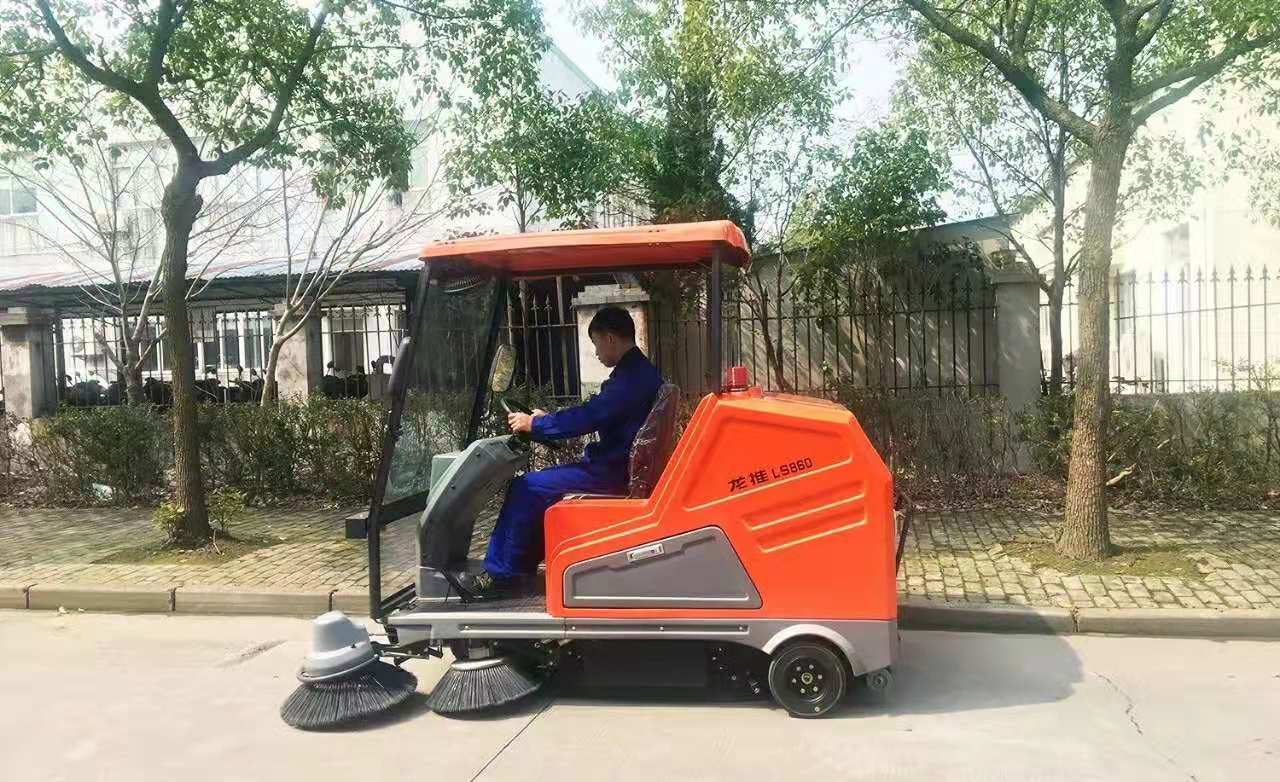 敞篷式洗地機(jī) (2).jpg