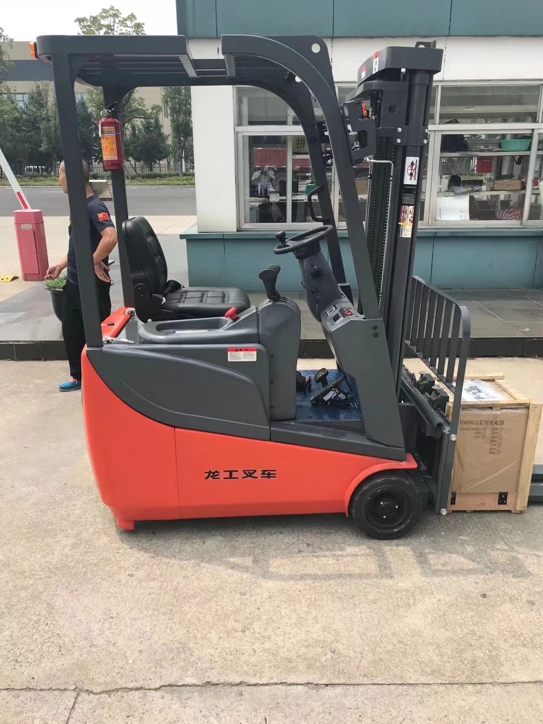 南京龍工倉(cāng)儲(chǔ)叉車