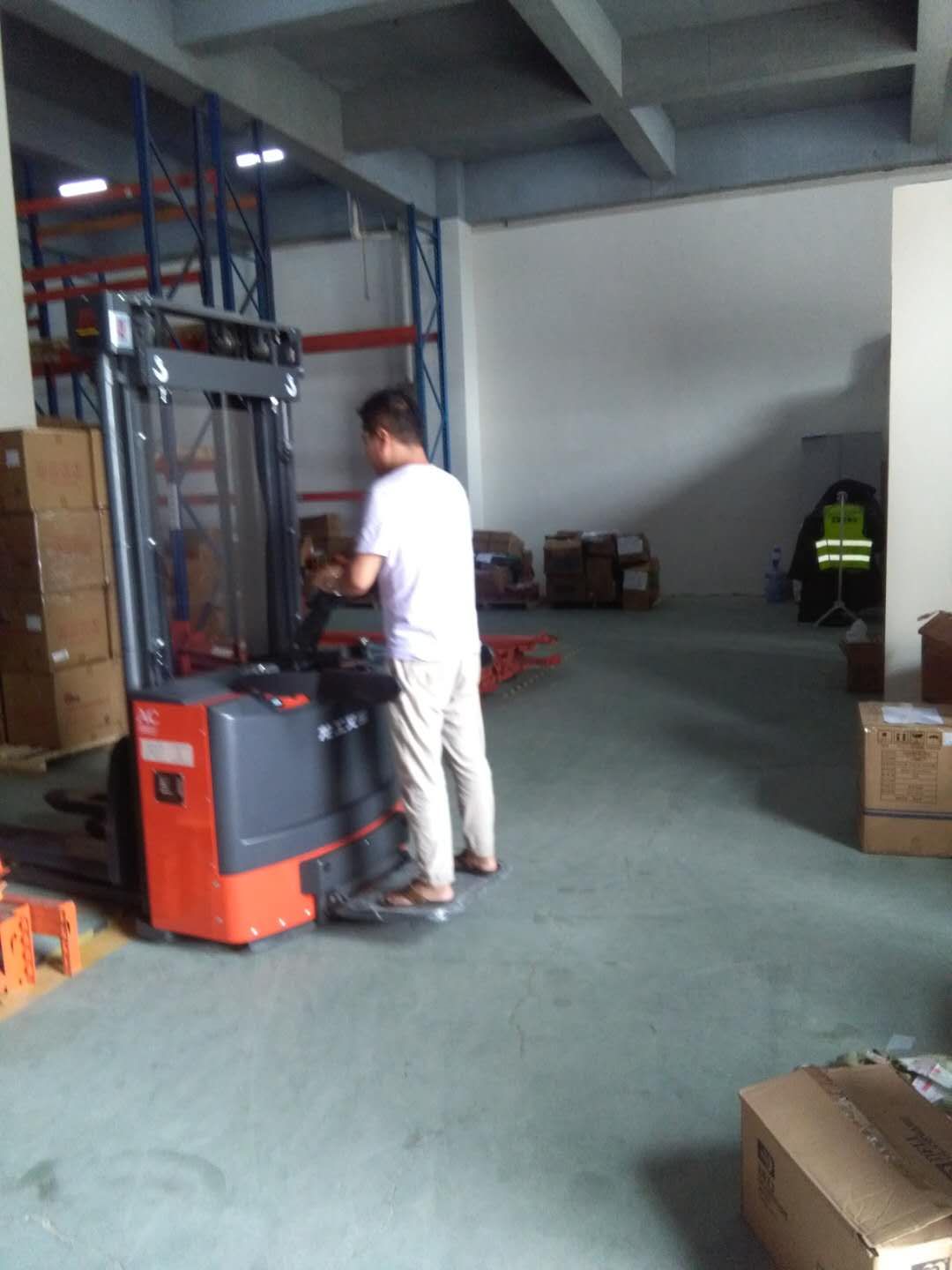 南京電動(dòng)堆高車