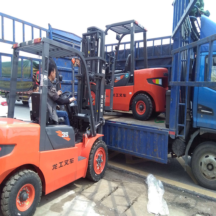龍工叉車(chē)