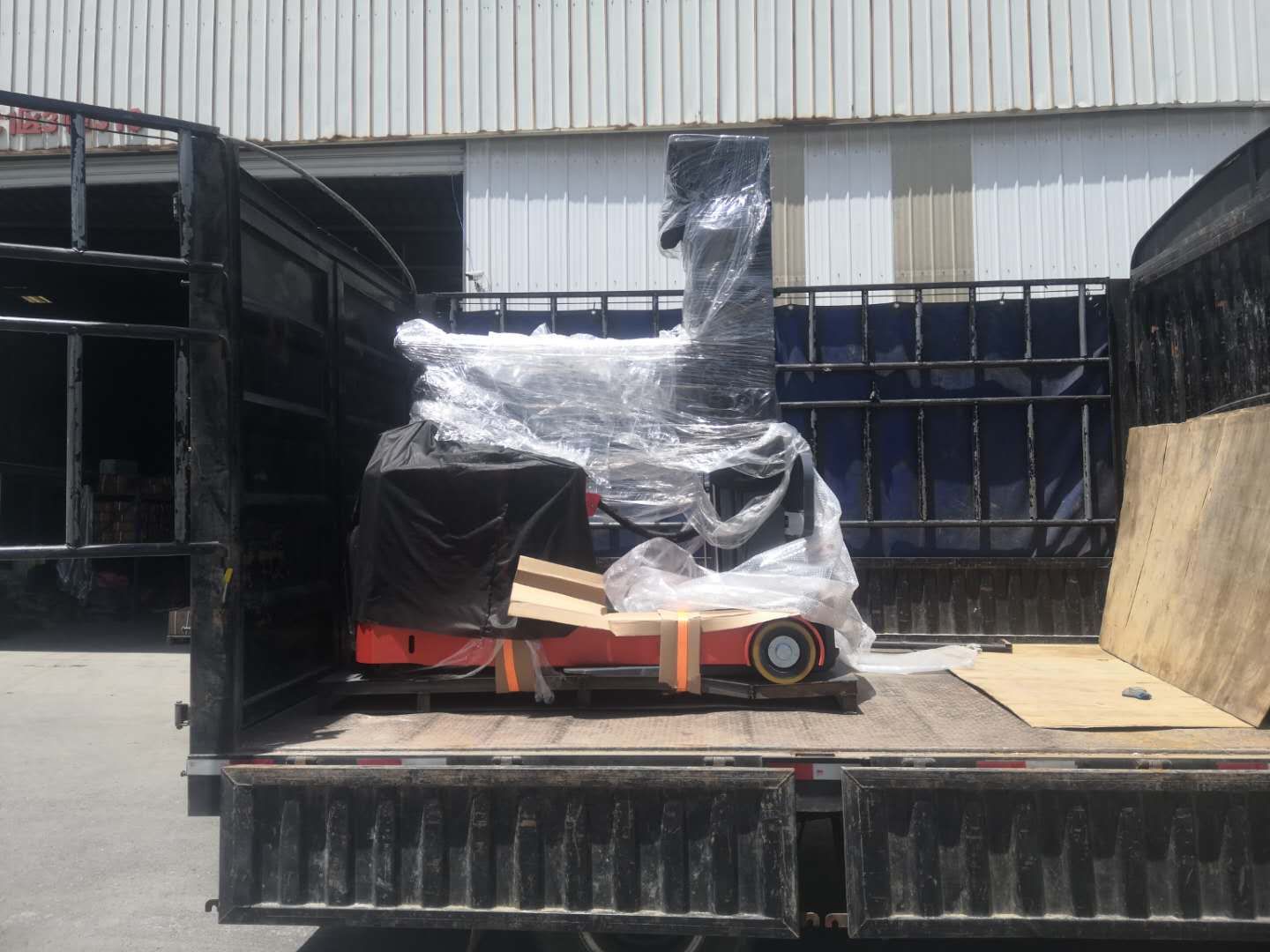 龍工電動(dòng)小前移