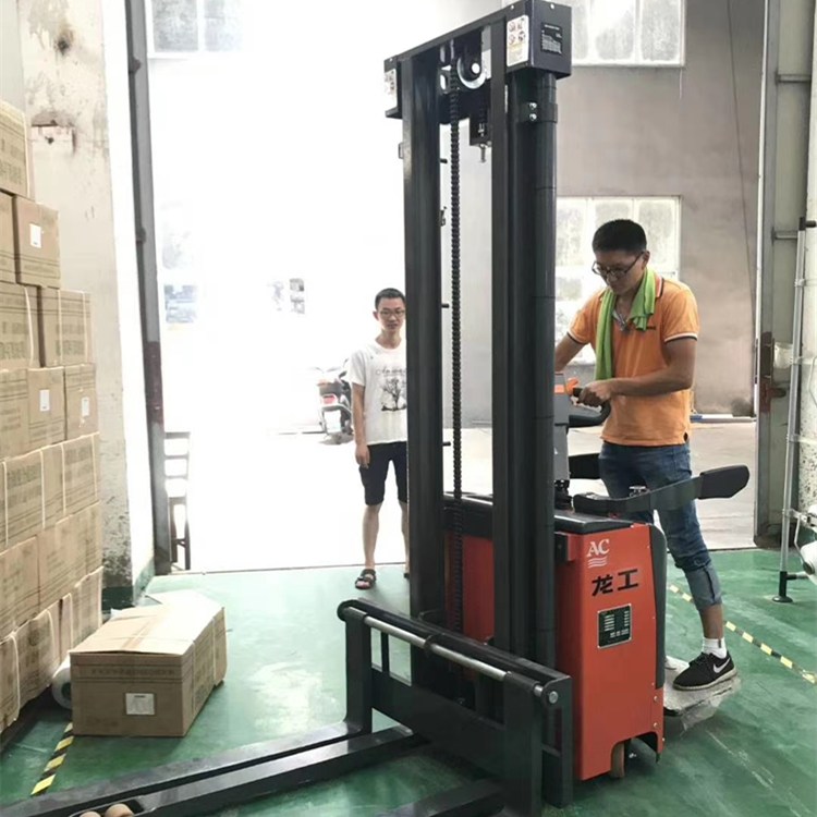 揚(yáng)州電動堆高車