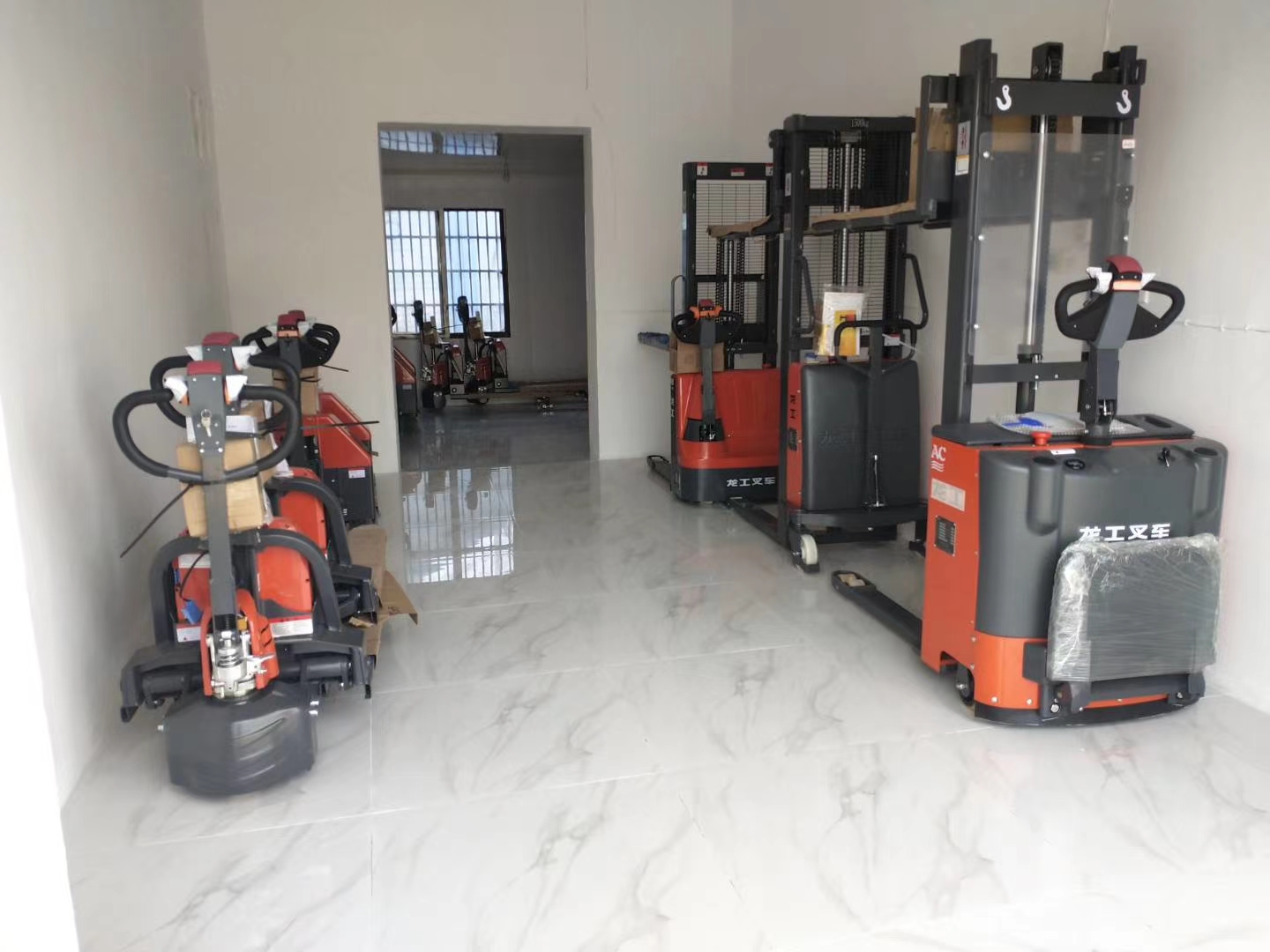 鎮(zhèn)江電動(dòng)堆高車(chē)