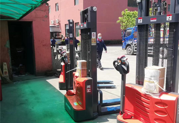 電動(dòng)堆高車