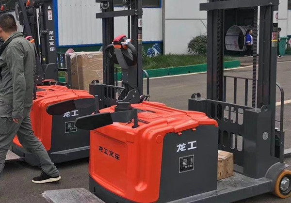 蘇州電動(dòng)堆高車