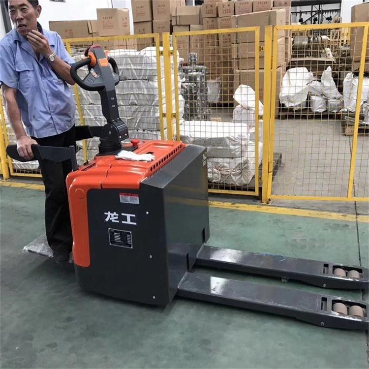 六合電動搬運(yùn)車