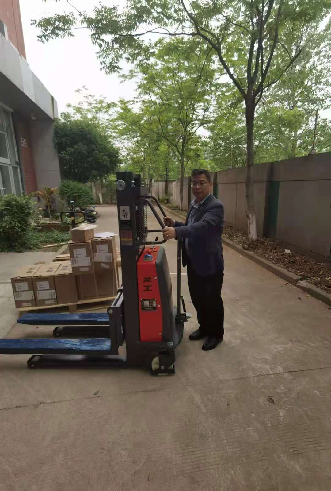 江浦半電動堆高車