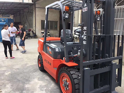 感謝南京板橋段總對(duì)龍工叉車的信任