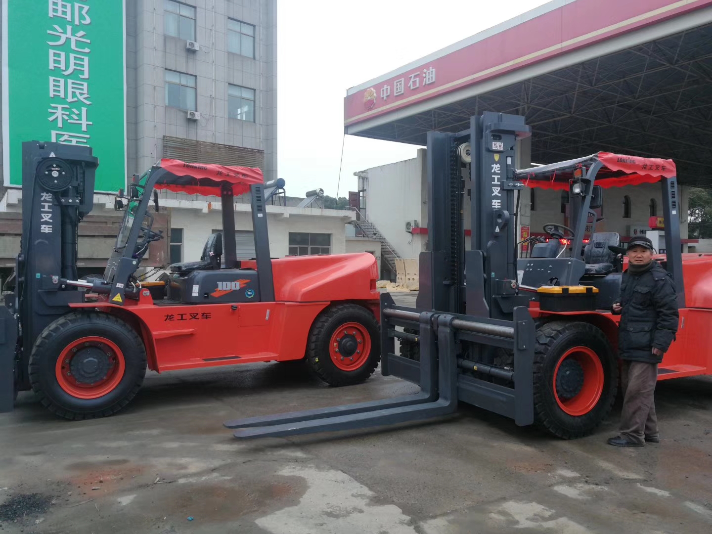 南京12噸龍工叉車花落出租戶