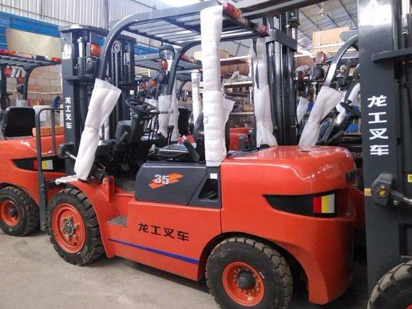 南京叉車出租行業(yè)六合出租大戶批量采購龍工叉車