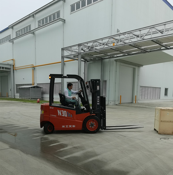 南京陶瓷企業(yè)選擇龍工電動叉車