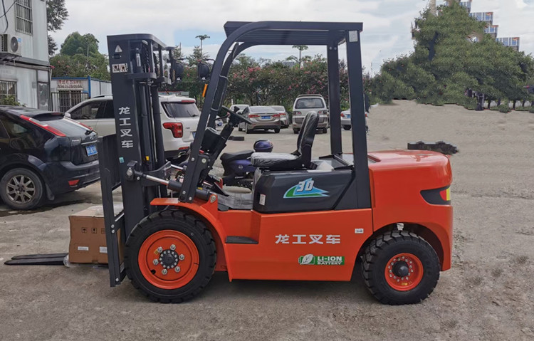 南京江北某電氣設(shè)備公司一次購置2臺龍工油改電叉車