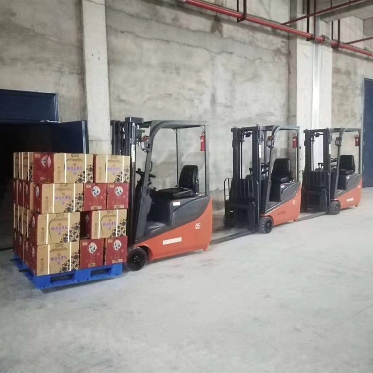 三支點(diǎn)電動(dòng)堆高車-座駕式電動(dòng)堆高車